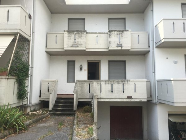 casa indipendente in vendita a Massa in zona Centro Storico