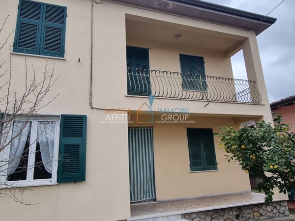 casa indipendente in vendita a Massa in zona Mirteto