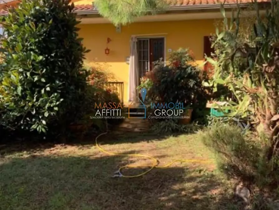casa indipendente in vendita a Massa in zona Quercioli