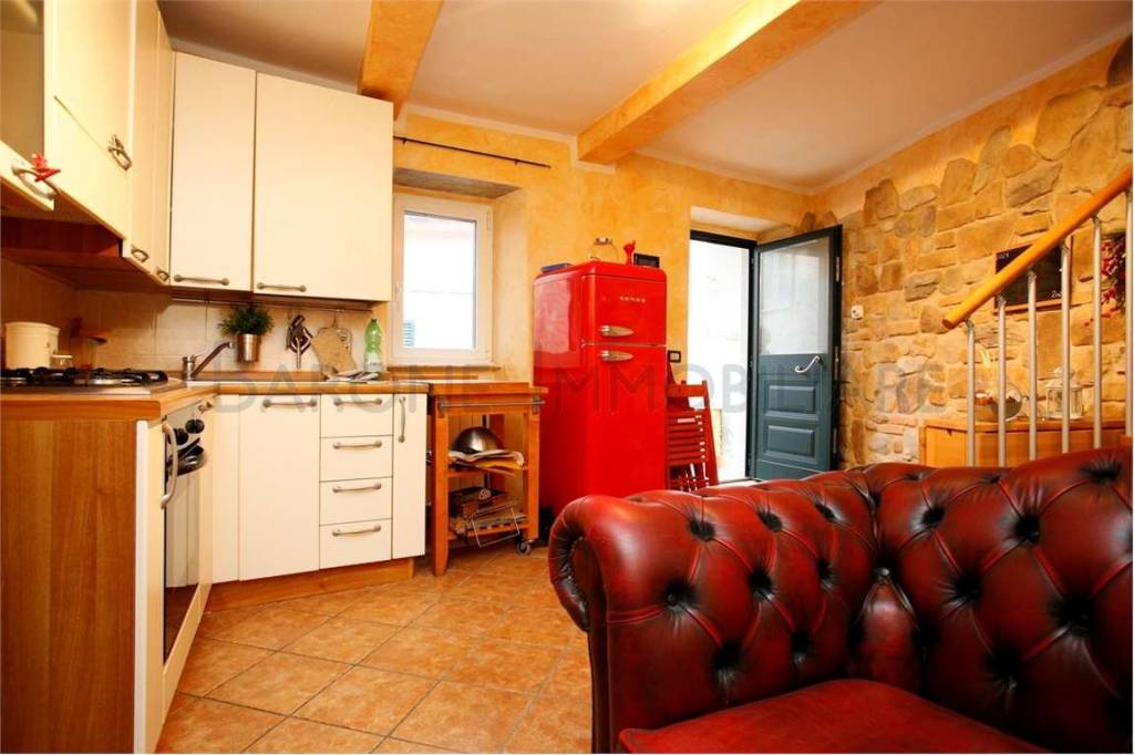 appartamento in vendita a Massa in zona Antona