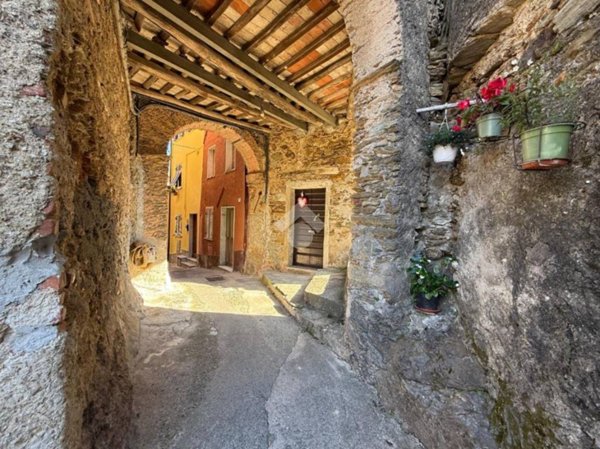 casa indipendente in vendita a Massa in zona Antona