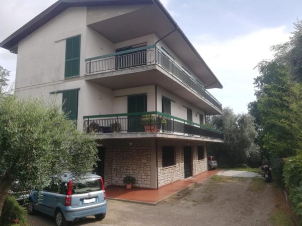 appartamento in vendita a Massa in zona Marina di Massa
