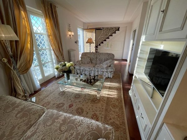 appartamento in vendita a Massa in zona Centro Storico