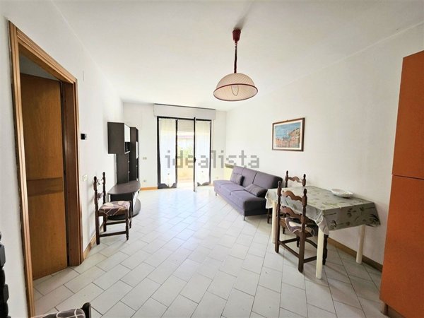 appartamento in vendita a Massa in zona Marina dei Ronchi