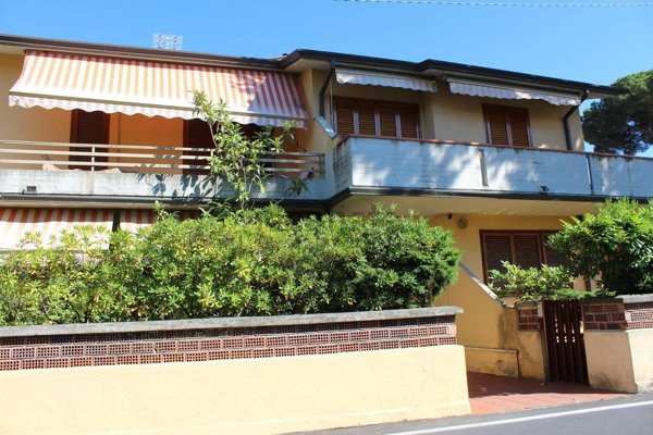 appartamento in vendita a Massa in zona Marina di Massa