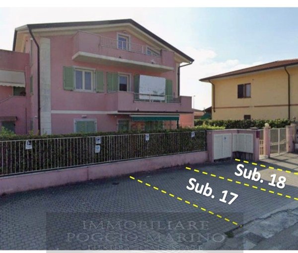appartamento in vendita a Massa in zona Marina di Massa