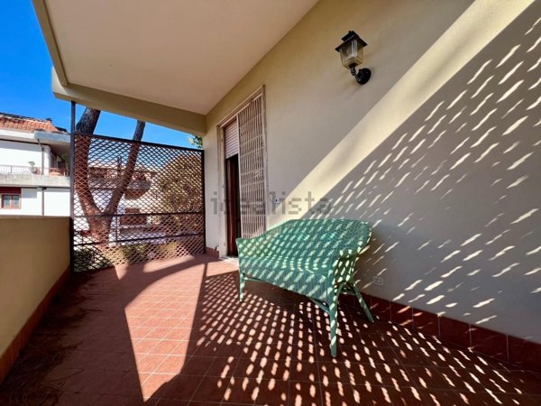 appartamento in vendita a Massa in zona Marina dei Ronchi