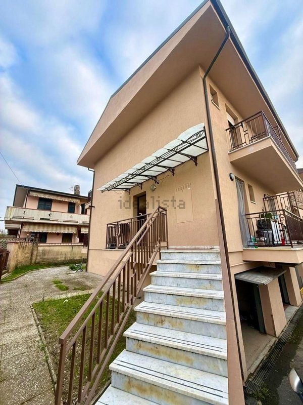 appartamento in vendita a Massa in zona Marina di Massa