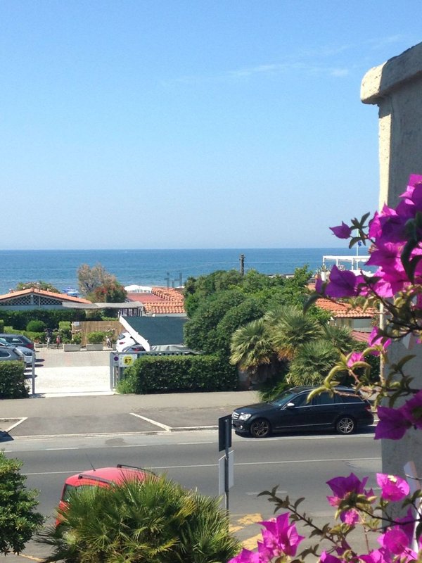 appartamento in vendita a Massa in zona Marina di Massa