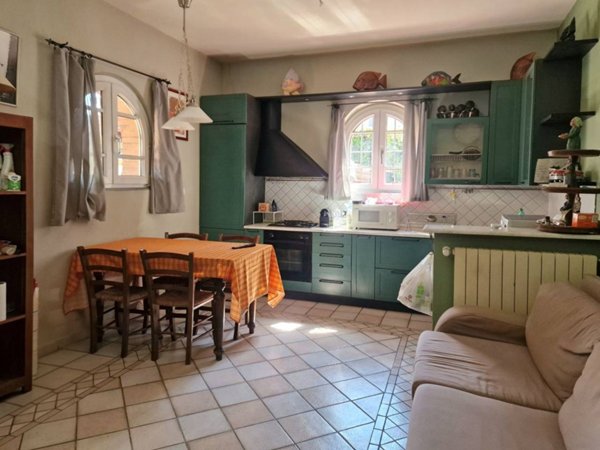 casa indipendente in vendita a Massa in zona Marina dei Ronchi