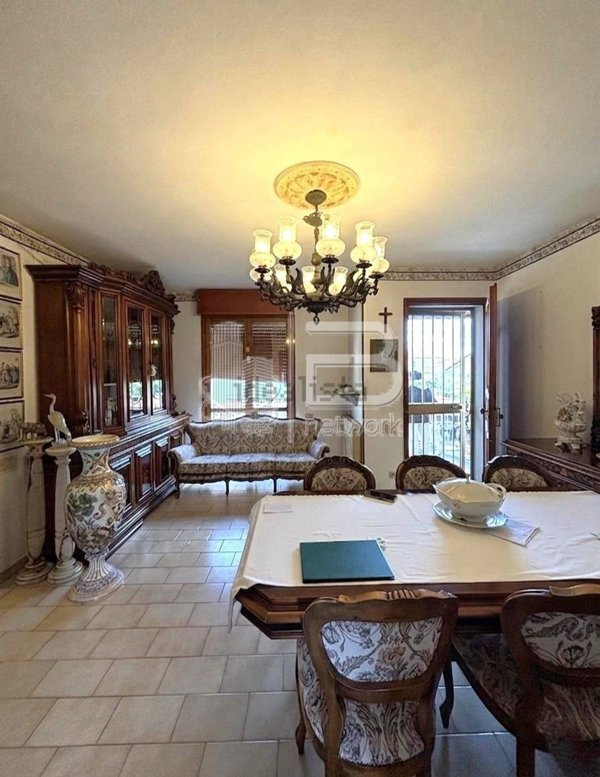 appartamento in vendita a Massa in zona Marina di Massa