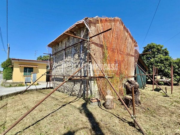 casale in vendita a Massa in zona Marina di Massa