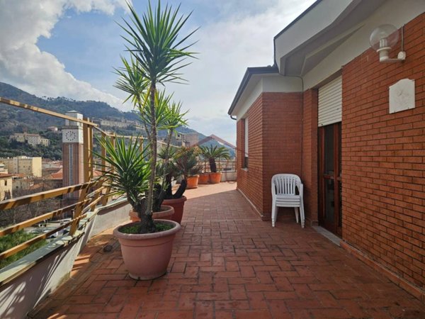 appartamento in vendita a Massa in zona Centro Storico