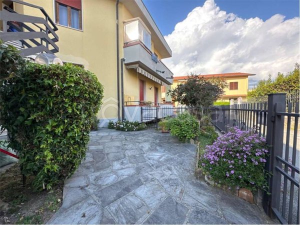 appartamento in vendita a Massa in zona Marina di Massa