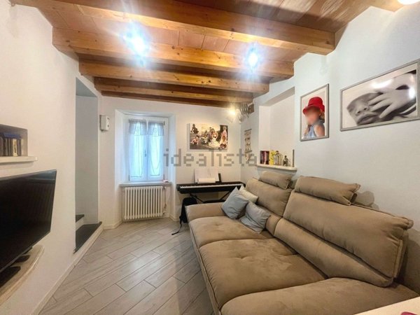 appartamento in vendita a Massa in zona Castagnola
