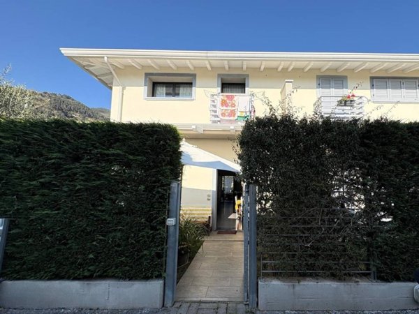 casa indipendente in vendita a Massa in zona Centro Storico