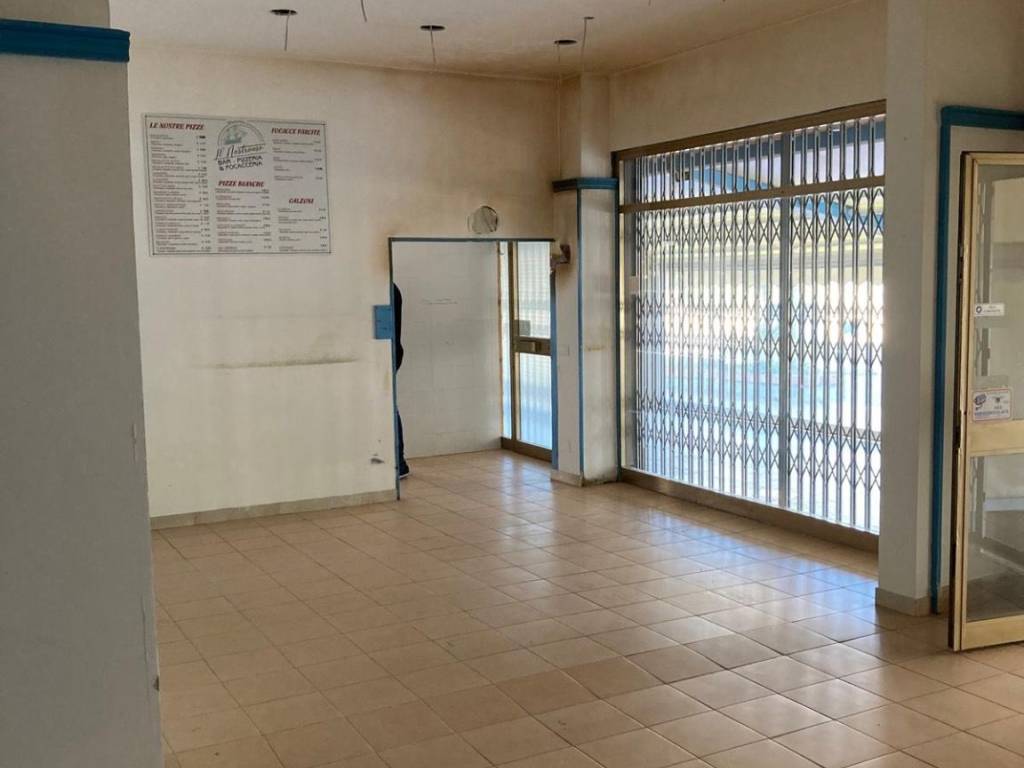 negozio in vendita a Massa in zona Centro Storico