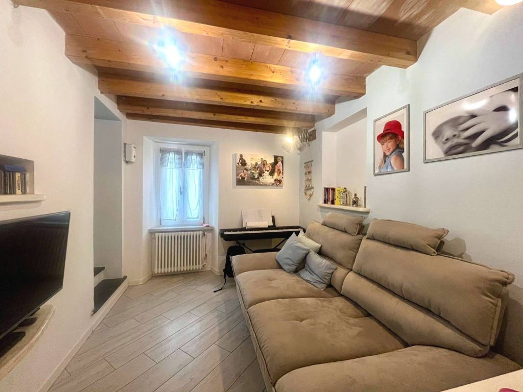 ufficio in vendita a Massa in zona Castagnola