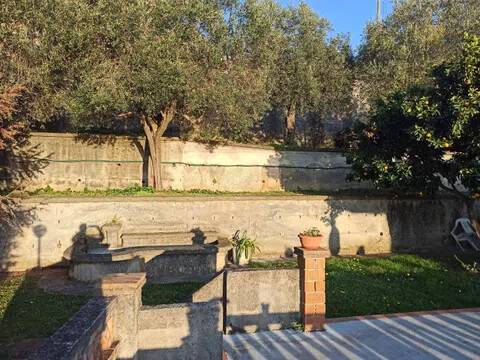 casa indipendente in vendita a Massa
