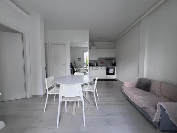 appartamento in vendita a Massa in zona Marina dei Ronchi