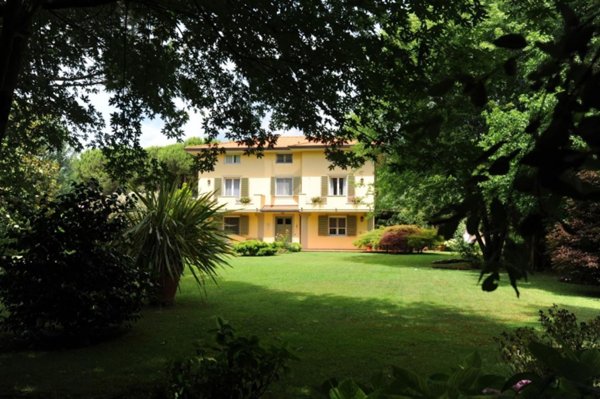 casa indipendente in vendita a Massa