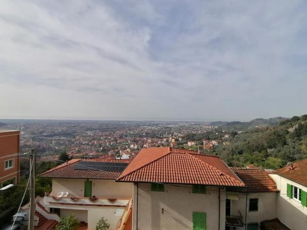 casa indipendente in vendita a Massa
