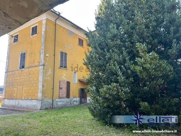 casa indipendente in vendita a Massa