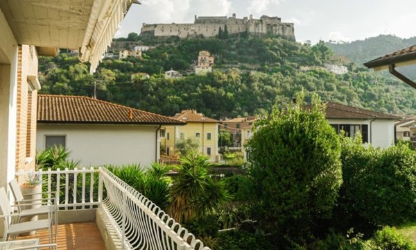 appartamento in vendita a Massa in zona Centro Storico