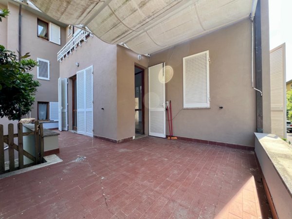 appartamento in vendita a Massa in zona Marina di Massa