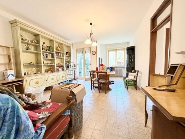 appartamento in vendita a Massa in zona Marina di Massa