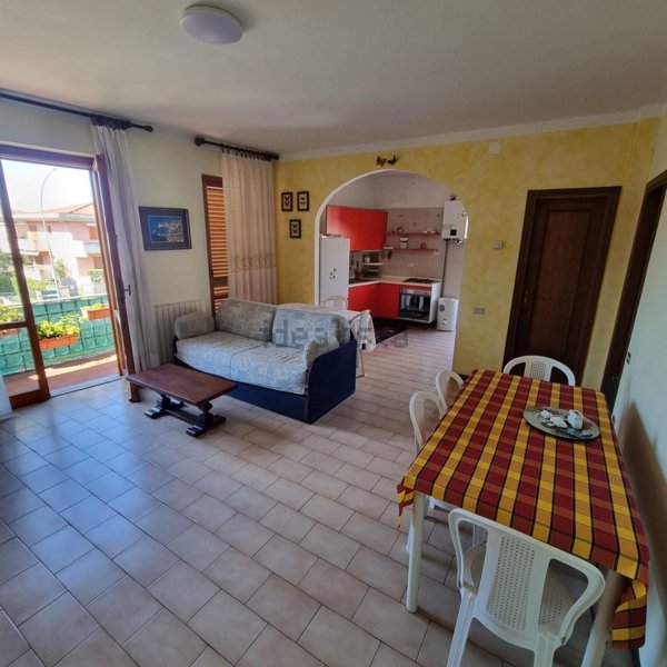 appartamento in vendita a Massa in zona Marina dei Ronchi