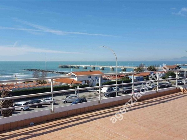 appartamento in vendita a Massa in zona Marina di Massa