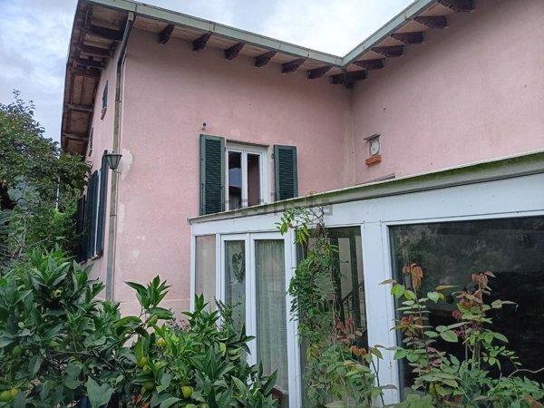 casa indipendente in vendita a Massa