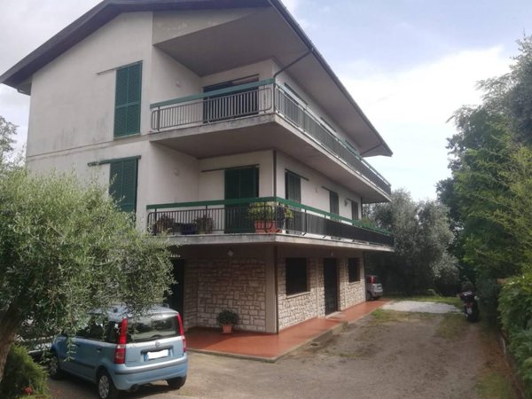 appartamento in vendita a Massa in zona Marina di Massa