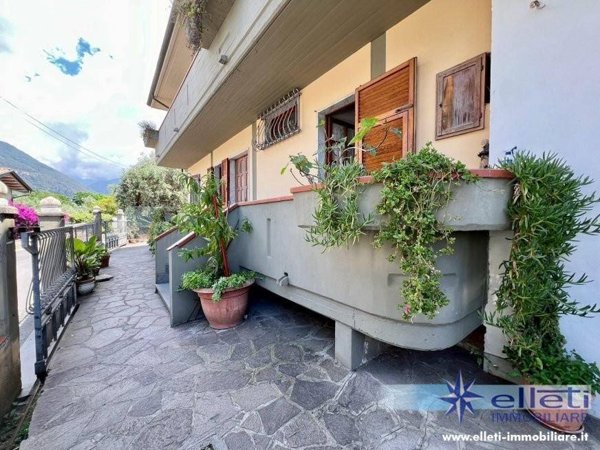 casa indipendente in vendita a Massa