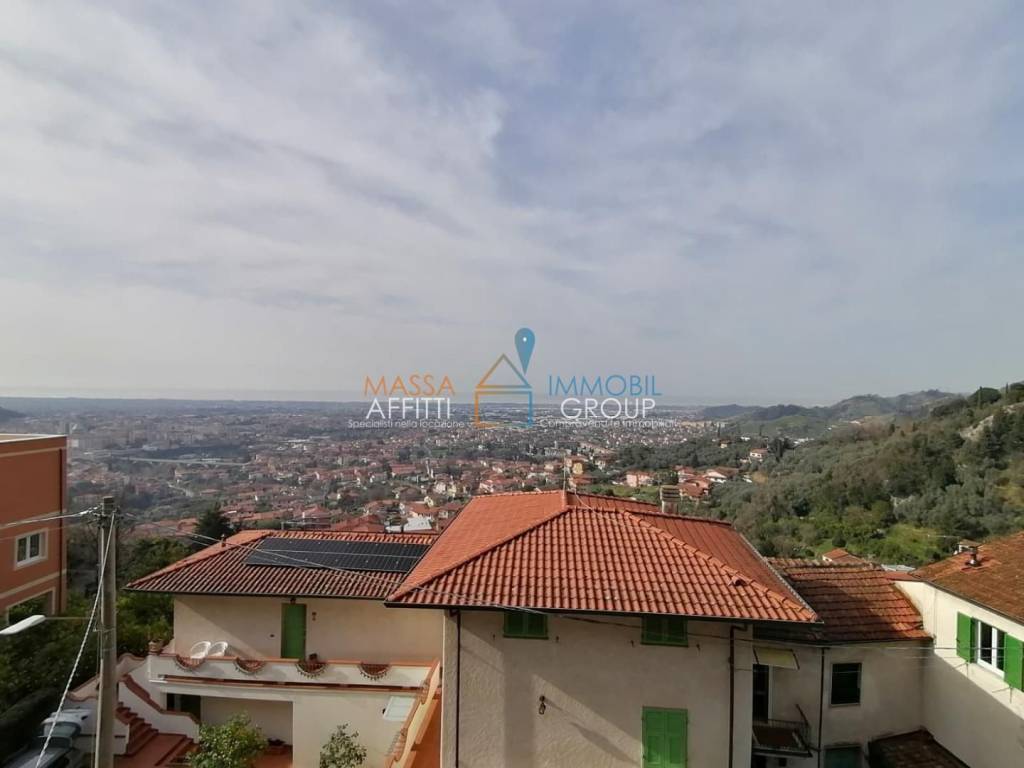 casa indipendente in vendita a Massa in zona Marina di Massa