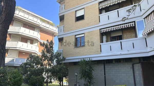 appartamento in vendita a Massa in zona Marina di Massa