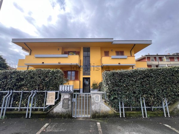 appartamento in vendita a Massa in zona Marina di Massa