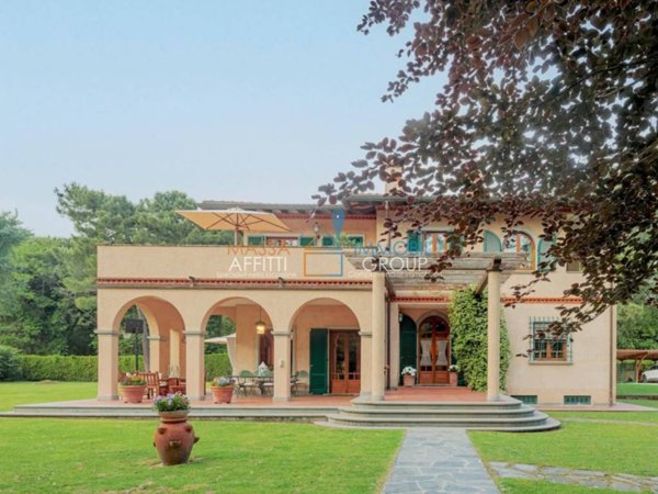 casa indipendente in vendita a Massa in zona Marina dei Ronchi