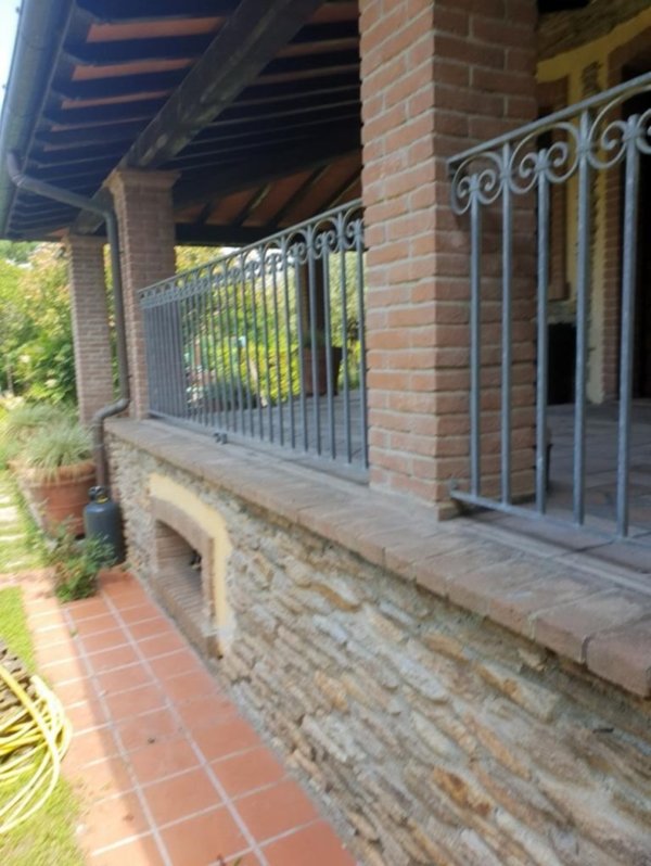 casa indipendente in vendita a Massa in zona Marina dei Ronchi