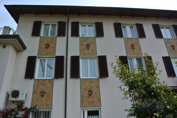negozio in vendita a Massa in zona Marina di Massa