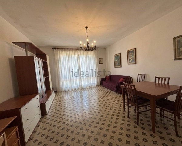 appartamento in vendita a Massa in zona Marina dei Ronchi