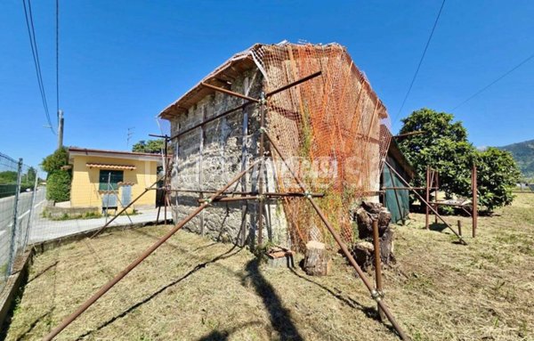 casa indipendente in vendita a Massa