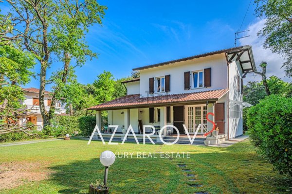 casa indipendente in vendita a Massa in zona Marina dei Ronchi