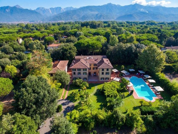 casa indipendente in vendita a Massa in zona Marina di Massa