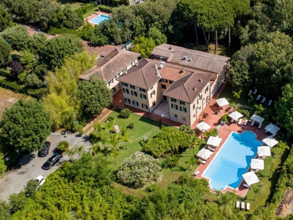 casa indipendente in vendita a Massa