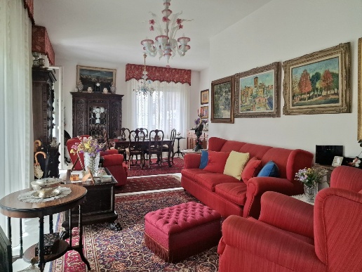casa indipendente in vendita a Massa in zona Marina di Massa
