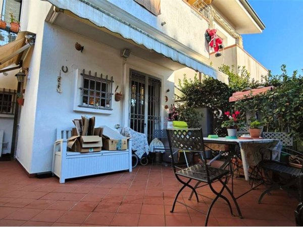 casa indipendente in vendita a Massa in zona Marina dei Ronchi