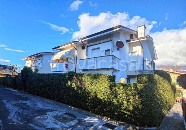 casa indipendente in vendita a Massa in zona Marina dei Ronchi