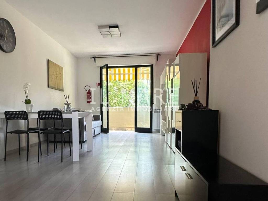 appartamento in vendita a Massa in zona Marina dei Ronchi